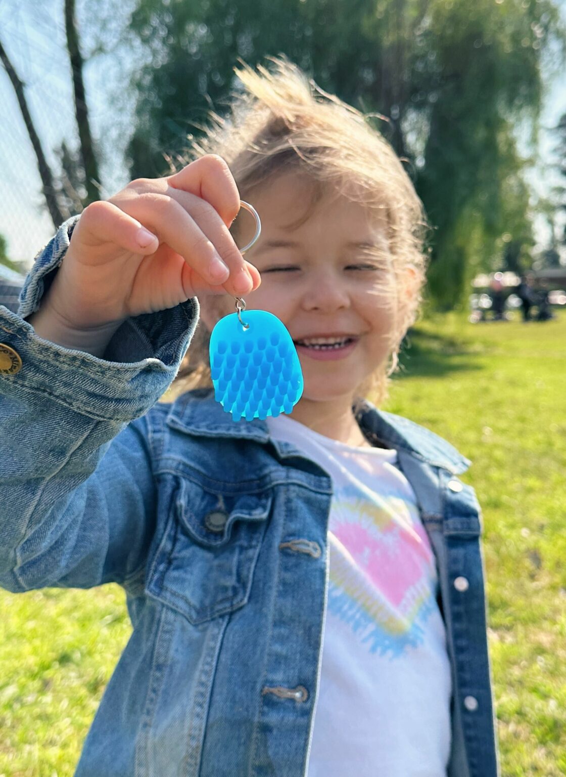 A kid playing with the fidget,